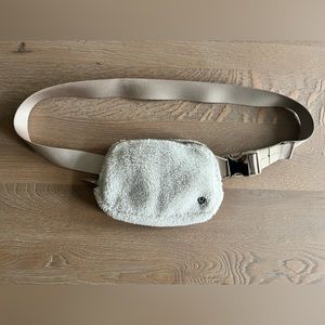 Lululemon 1L Fleece Everywhere Belt Bag in White
